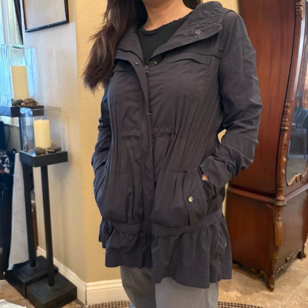 Lululemon Women Coal Apres Practice Anorak Hooded Adjustable Waist Jacket Size 6
